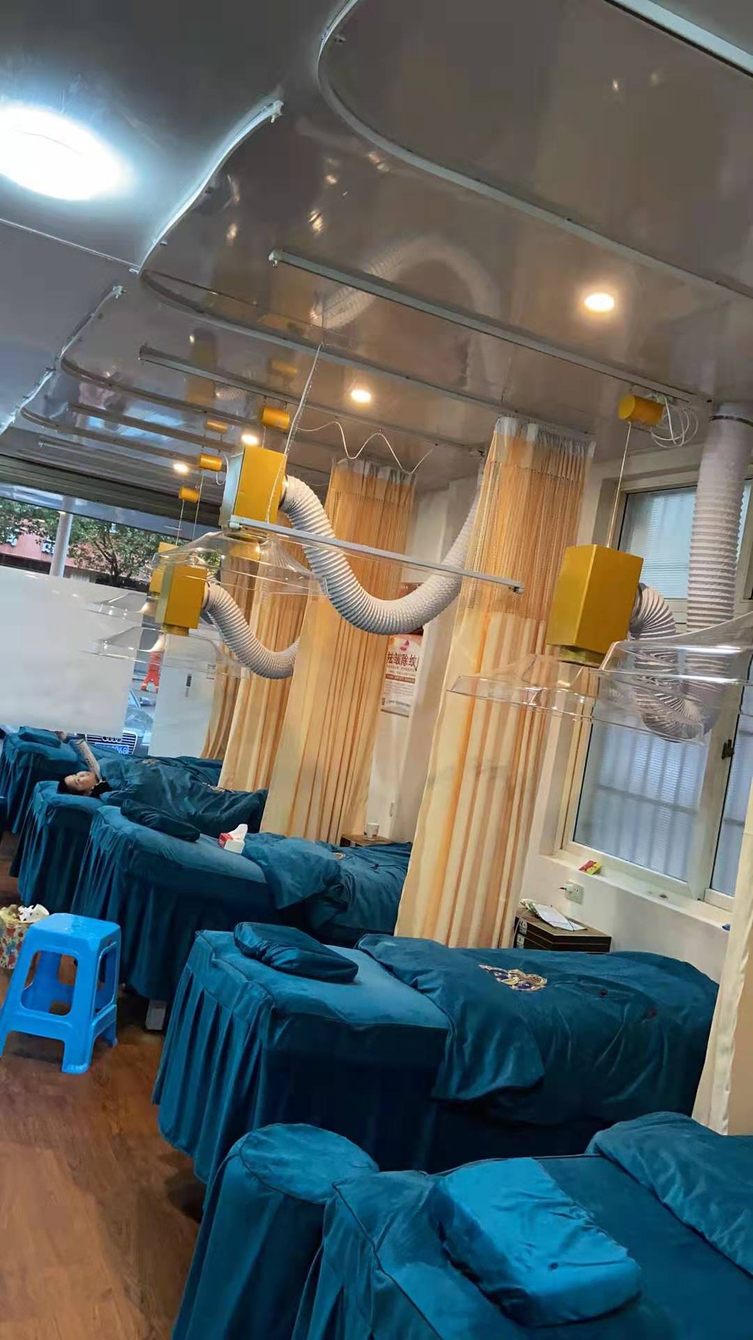 杭州診所（華仔）專業艾灸排煙系統安裝