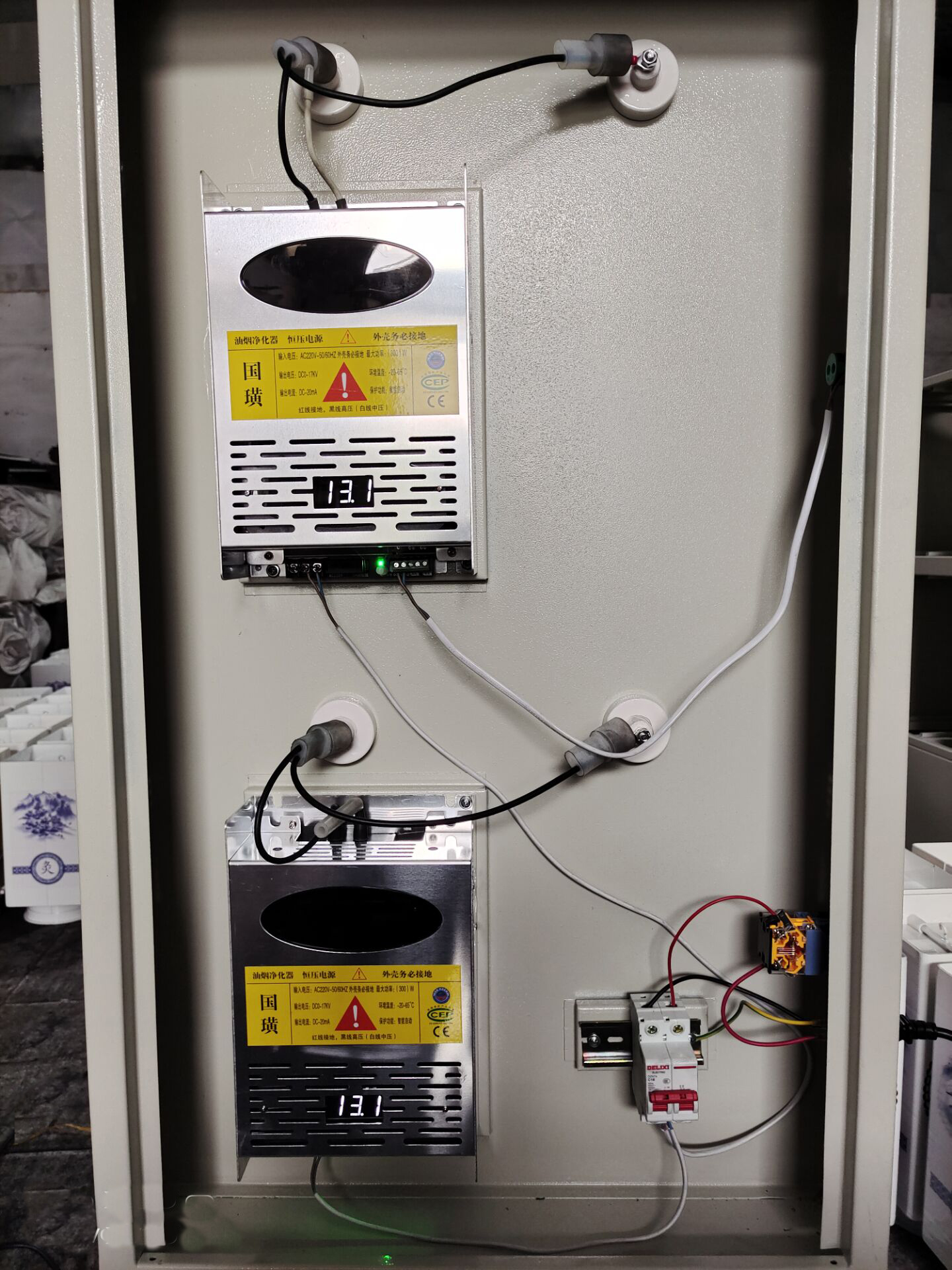 華仔艾灸排煙設備生產車間